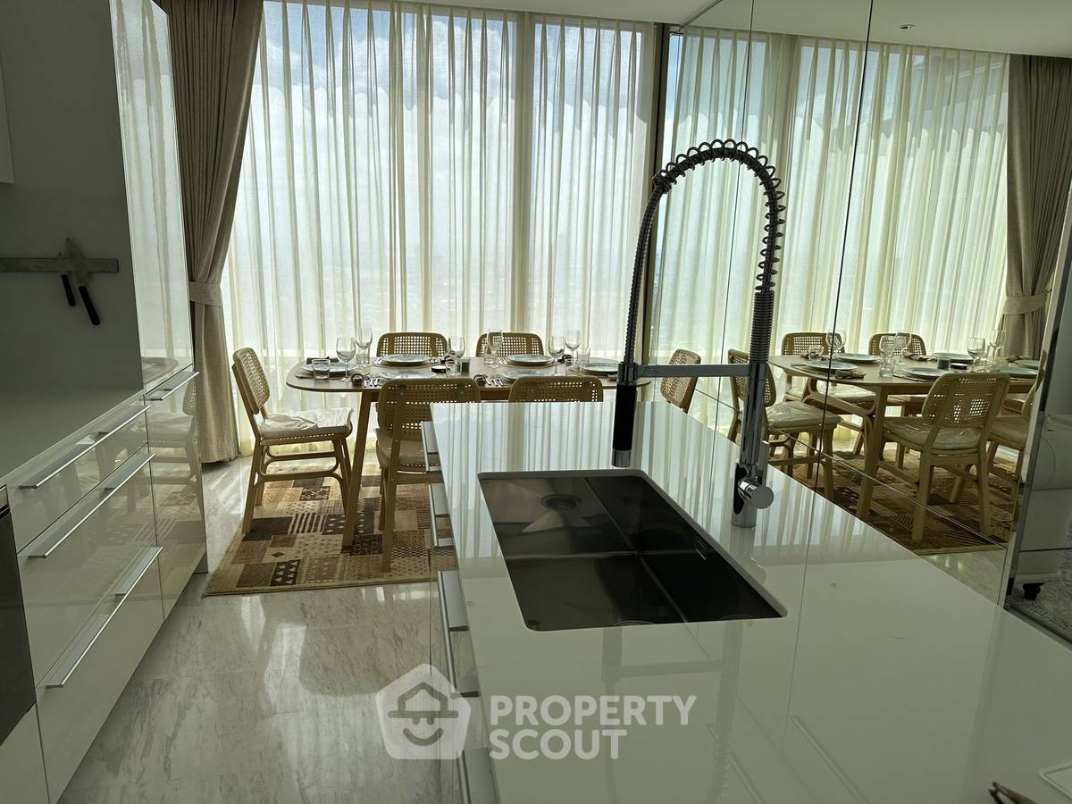 picture 2-BR Condo at Four Seasons Private Residences Bangkok near BTS Saphan Taksin (ID 1466869) - 4/7