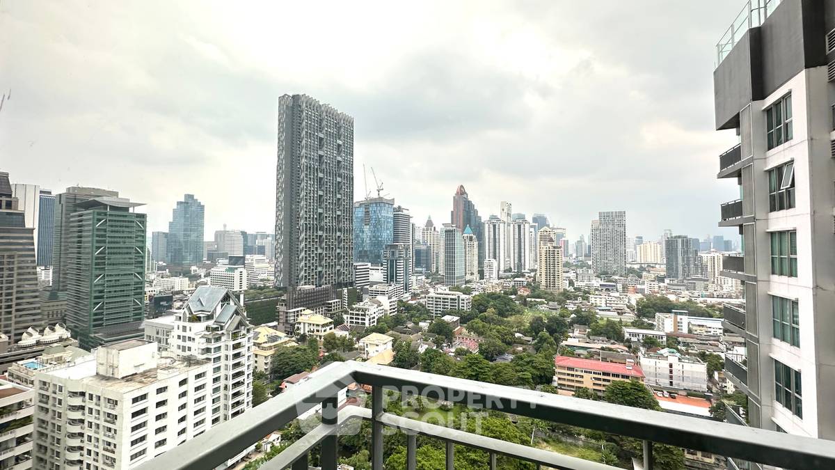 picture 2-BR Condo at Rhythm Sathorn-Narathiwas near BTS Chong Nonsi (ID 1573952) - 7/10