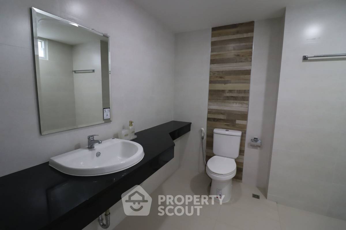 picture 2-BR Condo at Grand View Condo close to Baan Amphur (ID 2092979) - 11/22