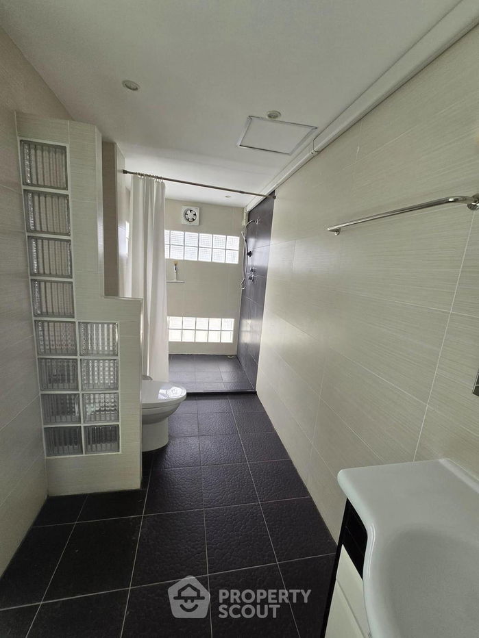 picture 4-BR Condo at Chom Talay Resort Condominium close to Pattaya (ID 1885768) - 26/30