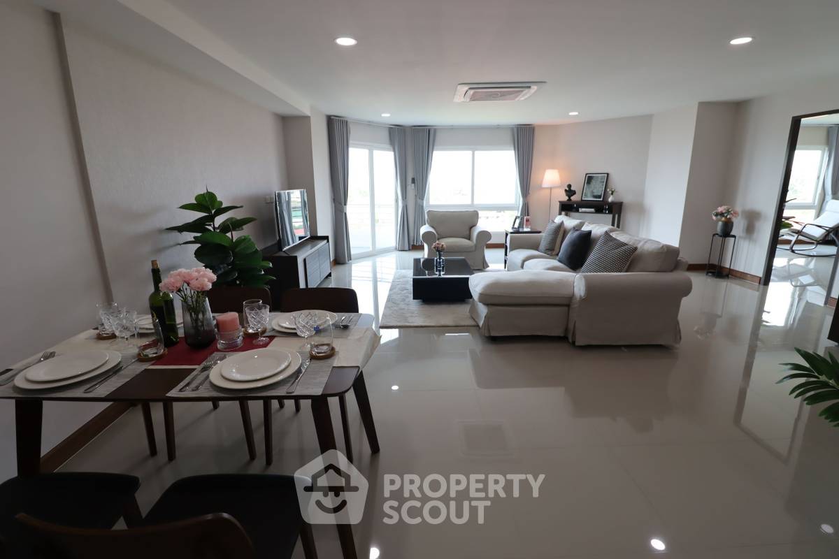 picture 2-BR Condo at Grand View Condo close to Baan Amphur (ID 2092979) - 3/22