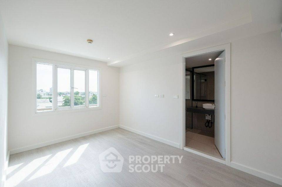 picture 3-BR Condo at Le Nice Ekkamai Condominium near BTS Ekkamai (ID 1940800) - 13/13