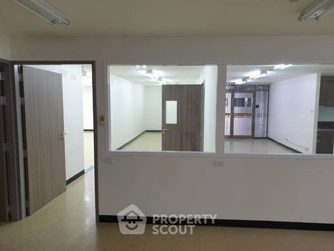 3-BR Condo at Sathorn Condo Place near MRT Khlong Toei (ID 1707093)