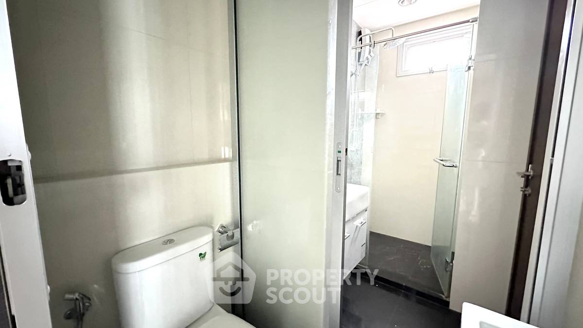 picture 2-BR Condo at Rhythm Sathorn-Narathiwas near BTS Chong Nonsi (ID 1573952) - 10/10