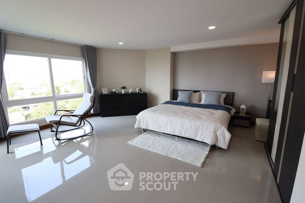 picture 2-BR Condo at Grand View Condo close to Baan Amphur (ID 2092979) - 7/22