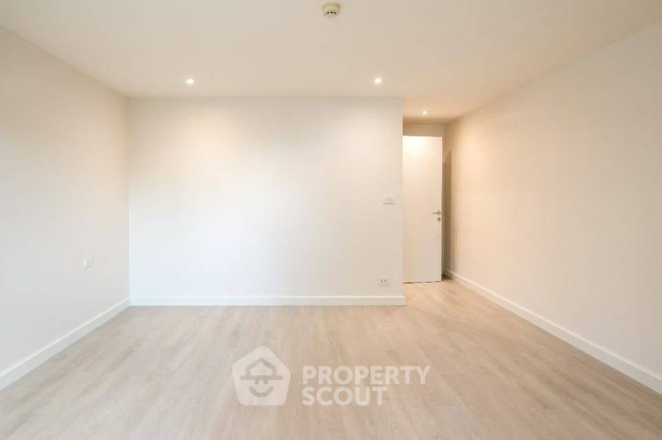 picture 3-BR Condo at Le Nice Ekkamai Condominium near BTS Ekkamai (ID 1940800) - 5/13