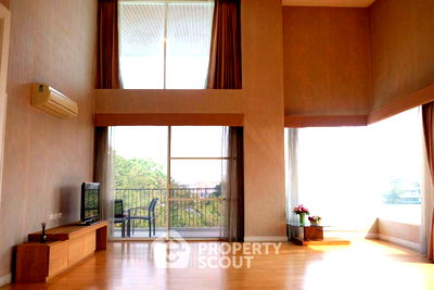 Condos for sale : 3-BR Condo at The Fine @ River Condominium near BTS Saphan Taksin (ID 566607)