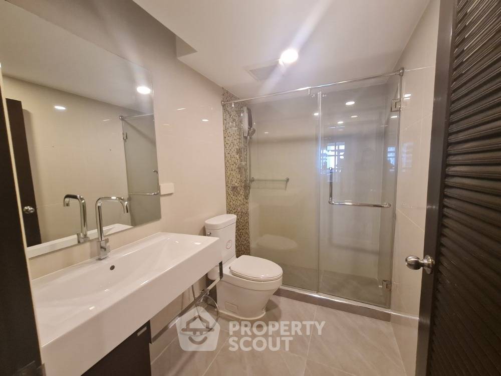 picture 3-BR Condo at Royal Castle Sukhumvit near BTS Phrom Phong (ID 438884) - 8/14