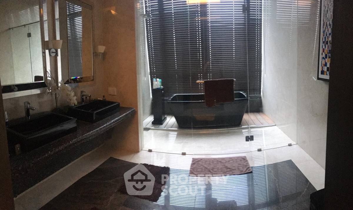 picture 3-BR Condo at Hyde Sukhumvit 13 Condominium near BTS Nana (ID 1479772) - 6/37
