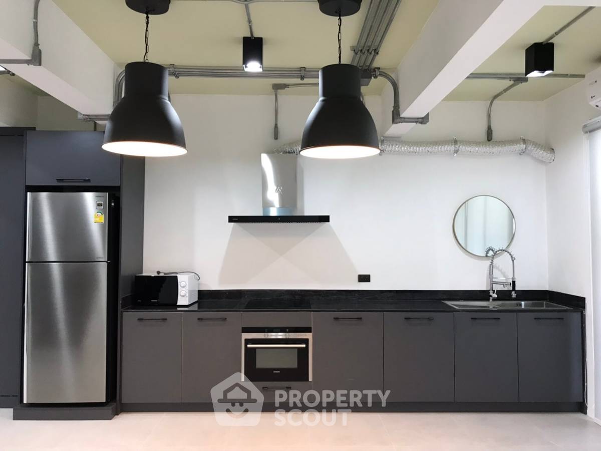 picture 3-BR Condo at Prompak Gardens Condominium near BTS Phrom Phong (ID 513972) - 3/19