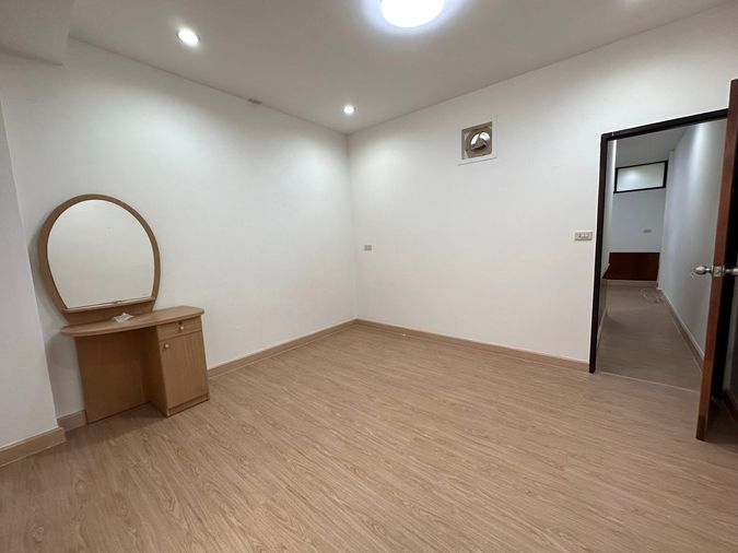 3-bed townhouse for rent, 130 sqm, Din Daeng