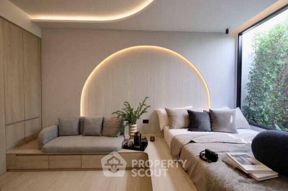 picture Studio Condo at Reference Sathorn-Wongwianyai near BTS Wongwian Yai (ID 1137357) - 3/16