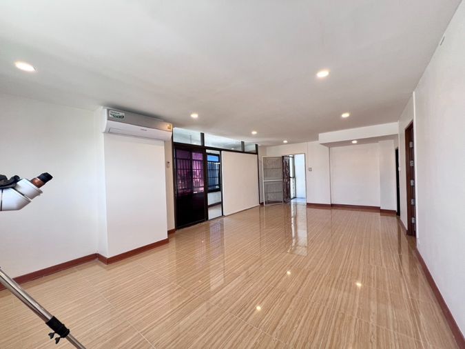 🚩出售“Subkaew Tower” 2 卧室公寓，空房间，可立即入住，靠近 MRT Huai Khwang