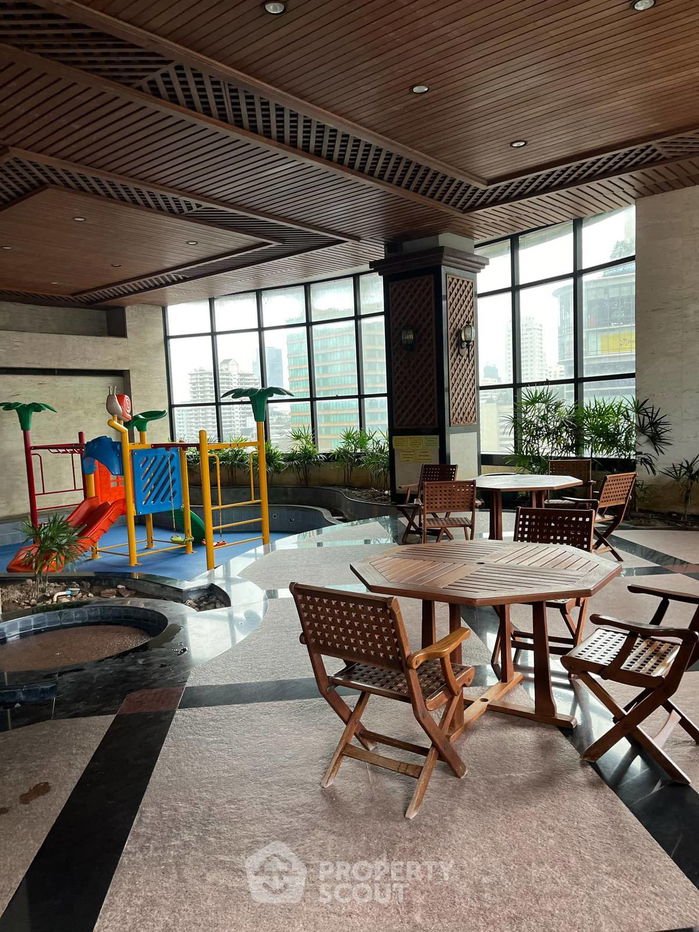 picture 2-BR Condo at Las Colinas near BTS Asok (ID 1911958) - 5/22