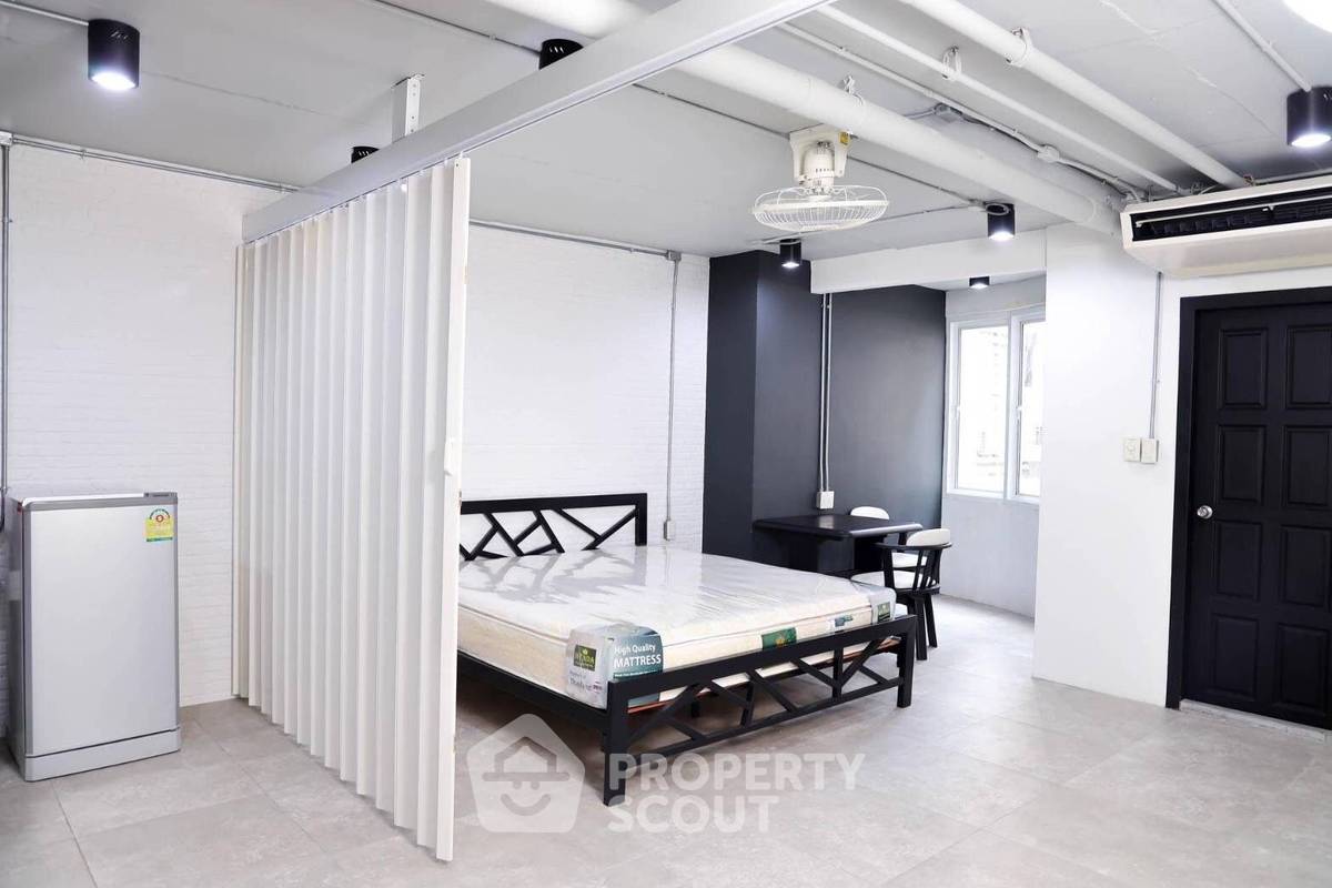 picture 1-BR Condo at 15 Suite Condominium near ARL Makkasan (ID 1211019) - 2/12