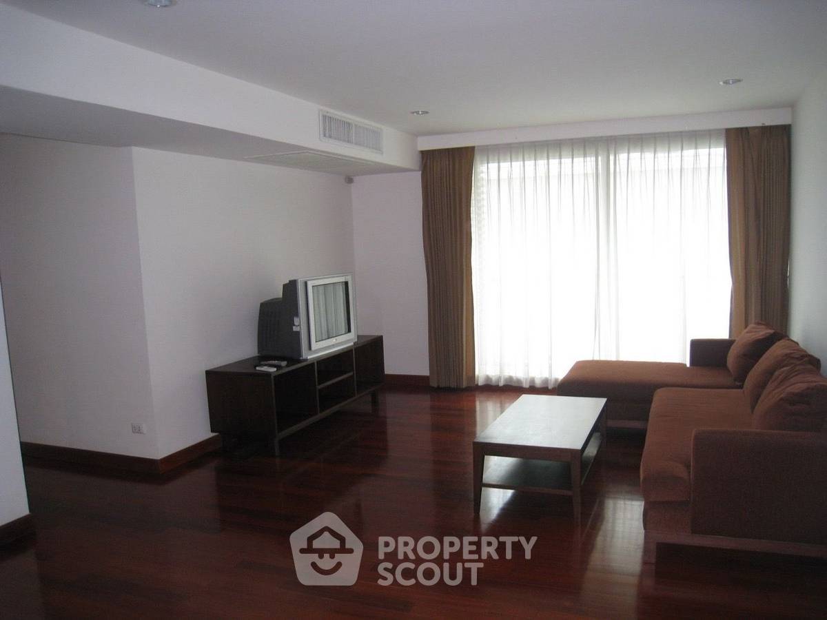 picture 2-BR Condo at Urbana Sukhumvit 15 near BTS Nana (ID 2094703) - 2/7