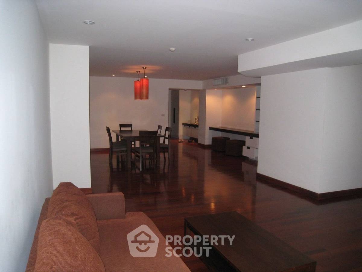 picture 2-BR Condo at Urbana Sukhumvit 15 near BTS Nana (ID 2094703) - 1/7