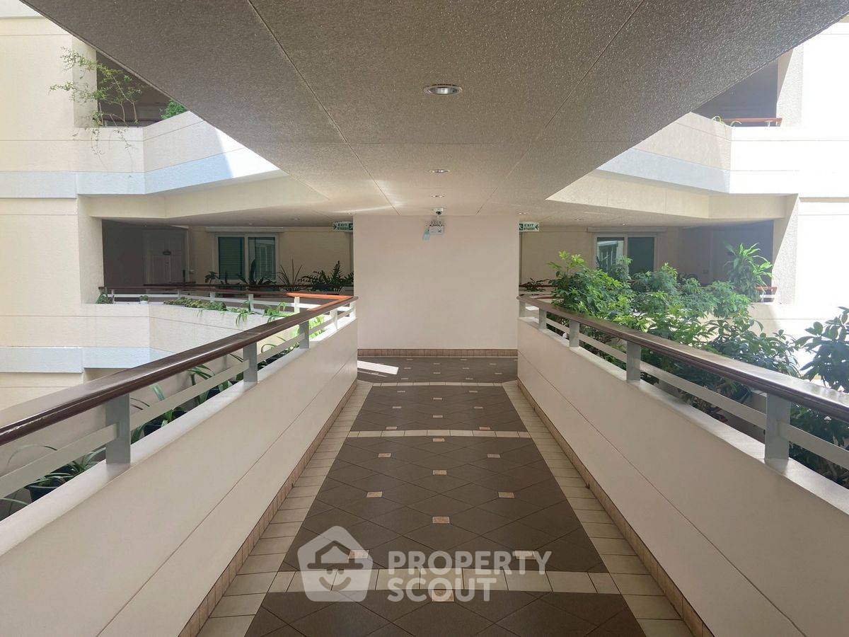 picture 3-BR Condo at Baan Siri Sathorn Suanplu Condominium close to Naradhiwas Rajanagarindra (ID 2088213) - 38/48