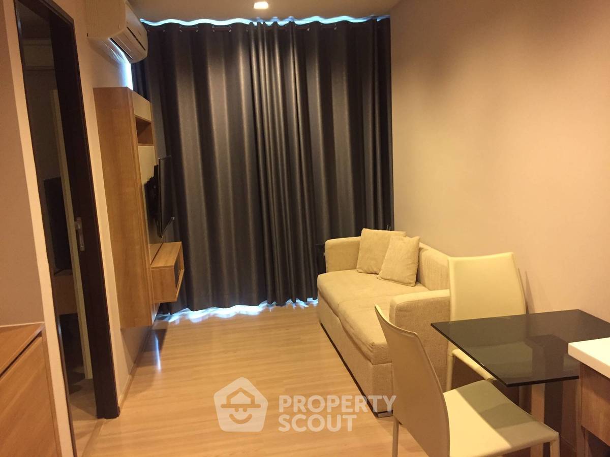รูป คอนโด 1-ห้องนอน ที่ ริธึ่ม สาทร ใกล้ BTS สะพานตากสิน (ID 392298) - รูปที่ 1/8