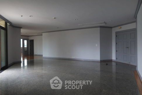 4-BR Condo at Ruamsuk Condominium near BTS Thong Lor (ID 1860987)