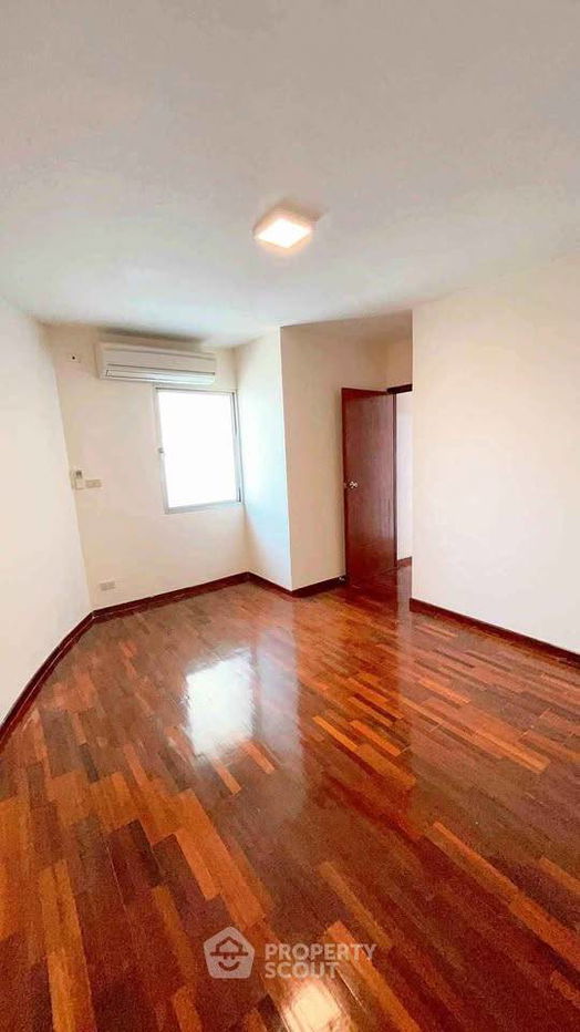 picture 2-BR Condo at SV City Rama 3 Condominium close to Phra Ram 3 (ID 2065373) - 5/12
