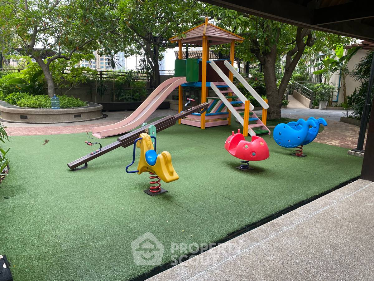 picture 3-BR Condo at Sathorn Gardens near MRT Si Lom (ID 996963) - 9/11