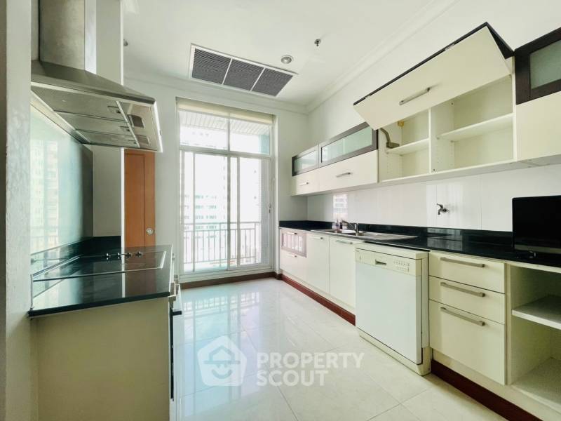 picture 4-BR Condo at Green Ville Exclusive Residence near BTS Nana (ID 994190) - 4/9
