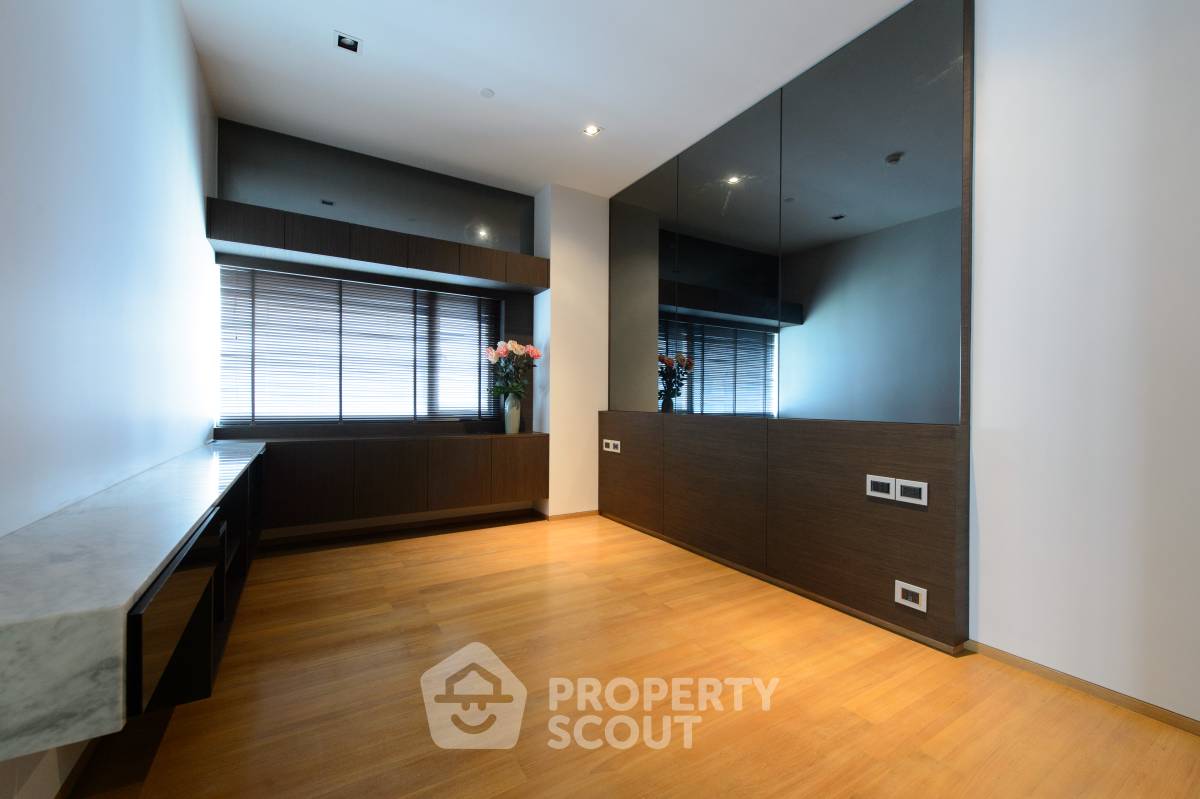 picture 2-BR Condo at Saladaeng Residences near MRT Si Lom (ID 426278) - 7/19