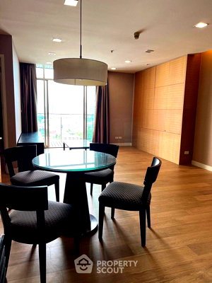 Condos for rent : 16th-Floor 1-BR Urbana Sathorn Condominium Near BTS Sala Daeng (ID 1773679)