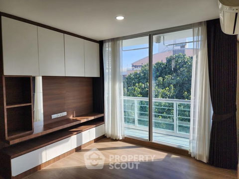 2-BR Condo at Chateau In Town Phaholyothin 14-2 near BTS Saphan Khwai (ID 1957713)