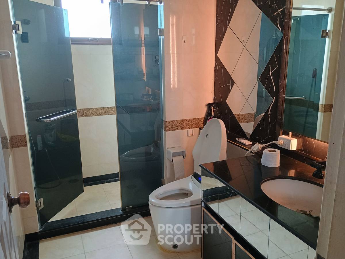 picture 2-BR Condo at Supalai Oriental Place Sathorn Suanplu near MRT Lumphini (ID 2185023) - 8/13