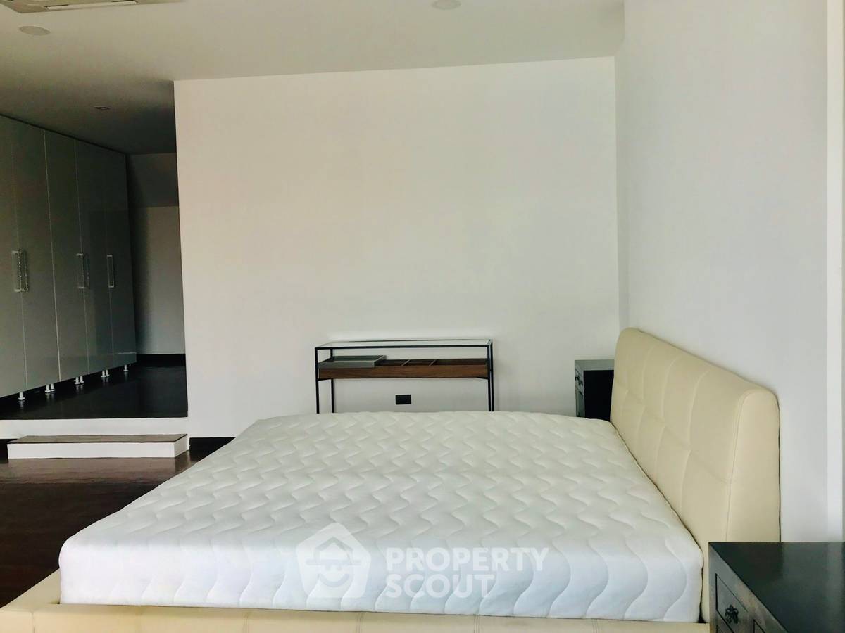 picture 3-BR Condo at Prompak Gardens Condominium near BTS Phrom Phong (ID 513972) - 9/19
