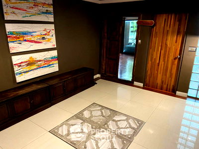 Condos for sale : 4-BR Condo at Baan Sathorn Condominium near MRT Lumphini (ID 1326650)