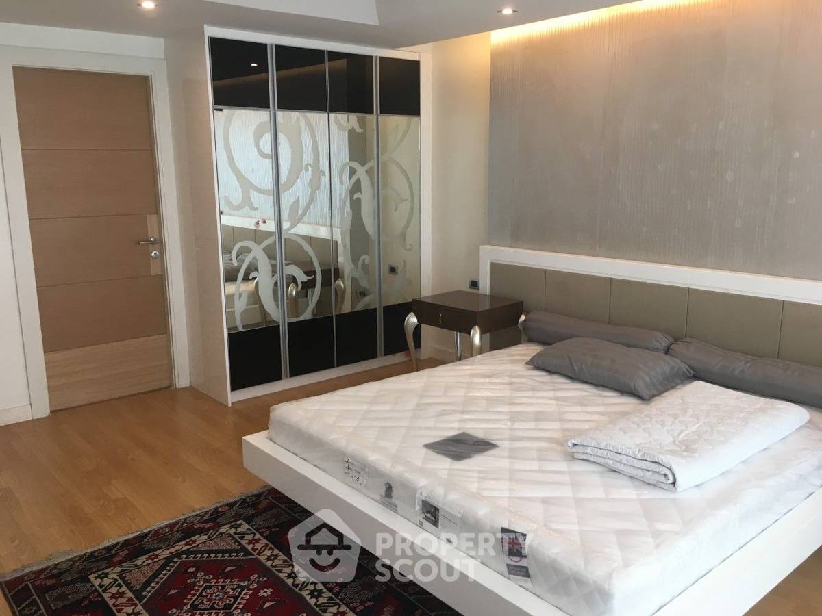 picture 2-BR Condo at Sunset Boulevard Residence close to Phratamnak (ID 2056069) - 4/10