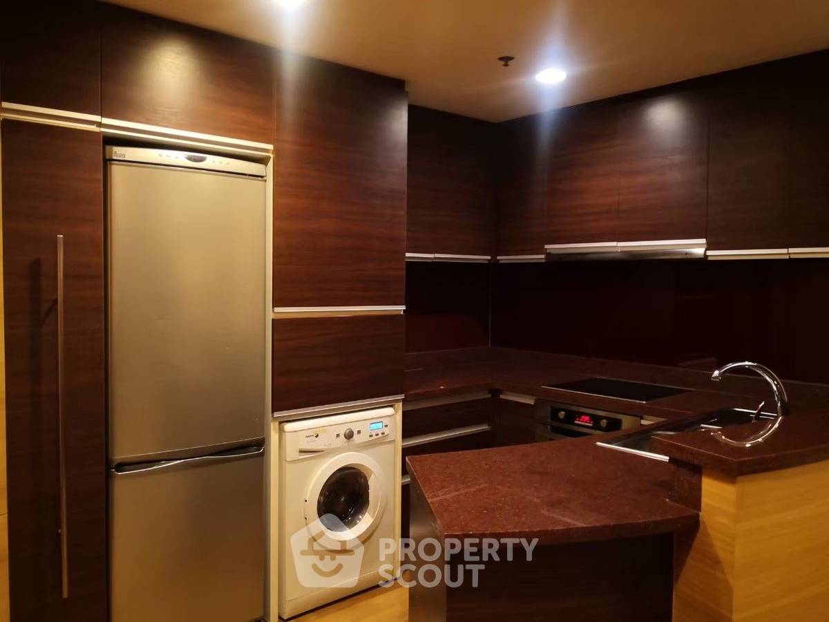 picture 2-BR Condo at Urbana Sathorn Condominium near BTS Sala Daeng (ID 882009) - 6/13