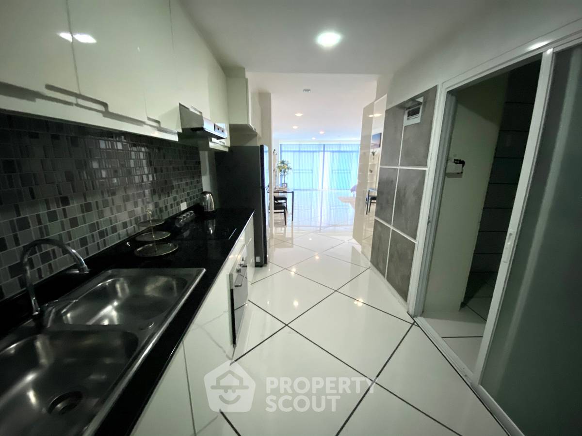 picture Studio Condo at Executive Residence 4 close to Phratamnak (ID 2047780) - 11/17