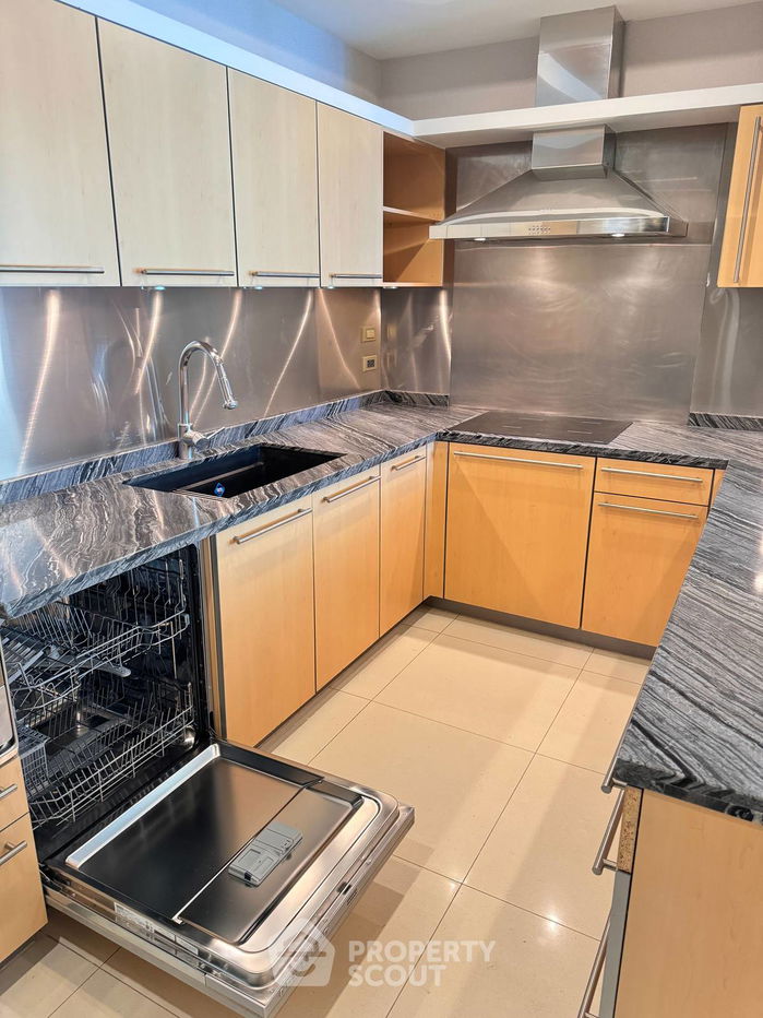 picture 3-BR Condo at Athenee Residence near BTS Phloen Chit (ID 2129547) - 3/8