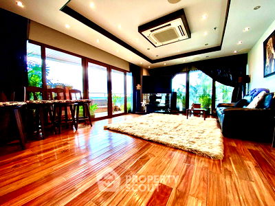 Condos for sale : 2-BR Condo at View Talay 5 Condominium Jomtien close to Jomtien Beach (ID 996417)