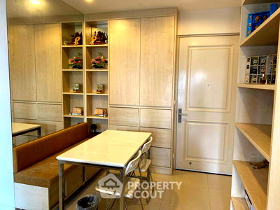 ขายคอนโด : คอนโด 2-ห้องนอน ที่ คิว เฮ้าส์ สาทร ใกล้ BTS กรุงธนบุรี (ID 654946)