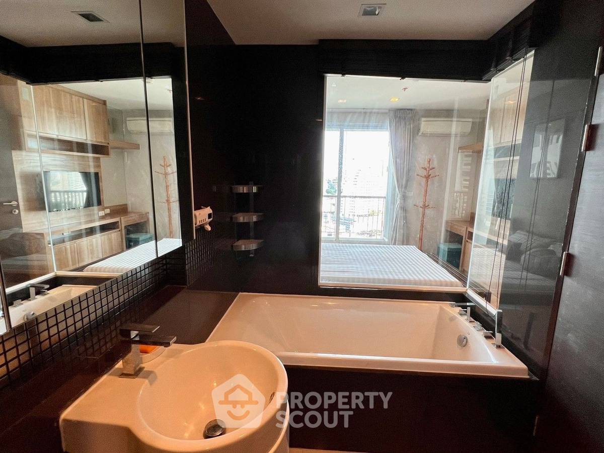 รูป คอนโด 1 ห้องนอน 20th-Floor 45 ตร.ม. ริธึ่ม สาทร ใกล้ BTS สะพานตากสิน 300 ม. (ID 2005287) - รูปที่ 12/18