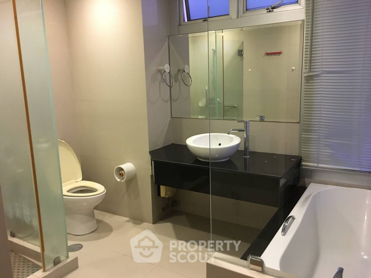 picture 3-BR Condo at Nusasiri Grand Condominium near BTS Ekkamai (ID 514536) - 18/23