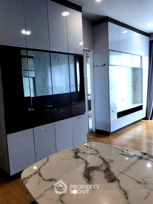 Condos for sale : 2-BR Condo at Hive Sathorn near BTS Krung Thon Buri (ID 384555)