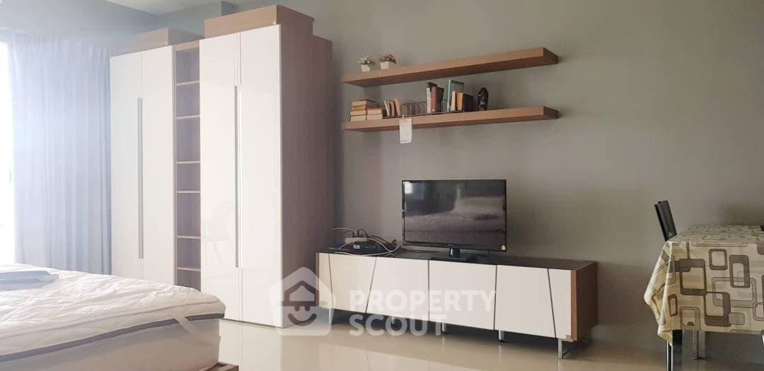 picture Studio Condo at View Talay 5 Condominium Jomtien close to Jomtien Beach (ID 1571173) - 8/12