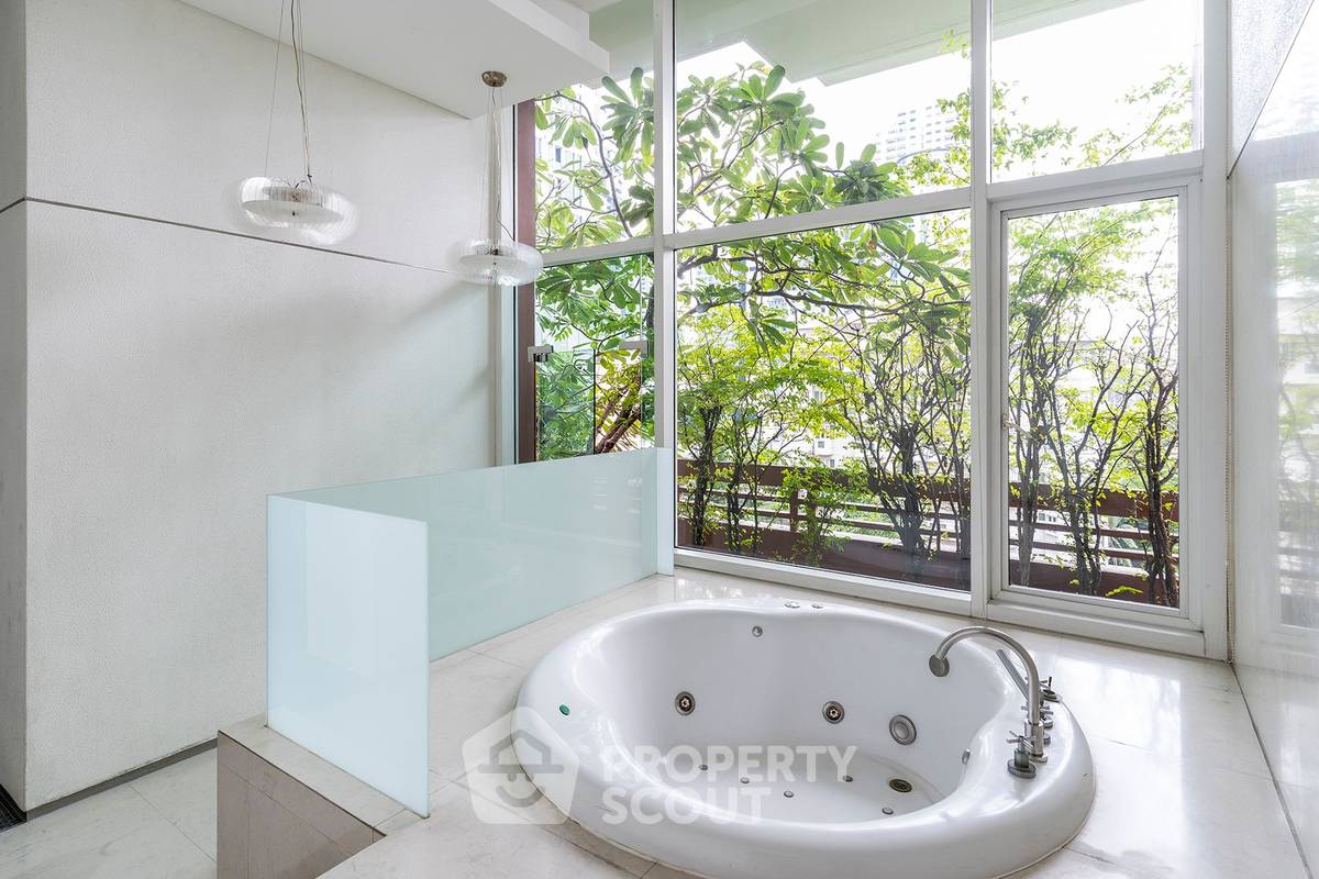 picture 2-BR Condo at Fullerton Sukhumvit near BTS Ekkamai (ID 1521198) - 13/14