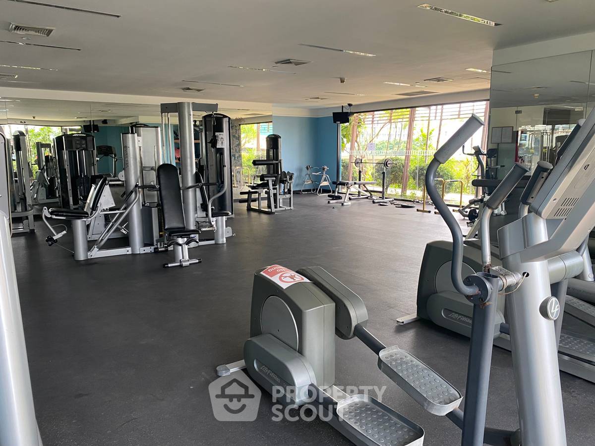 picture 3-BR Condo at Sathorn Gardens near MRT Si Lom (ID 996963) - 2/11