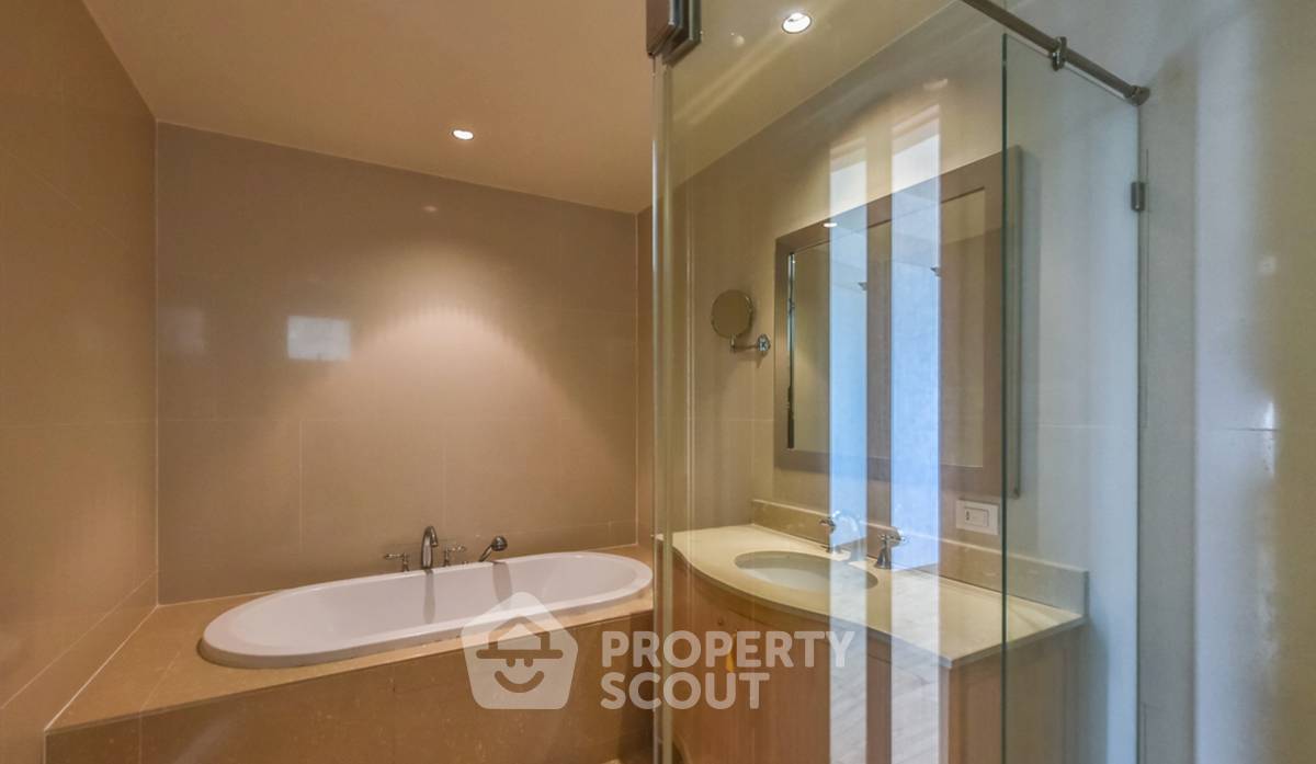 picture 2-BR Condo at The Empire Place near BTS Saint Louis (ID 1940765) - 12/14