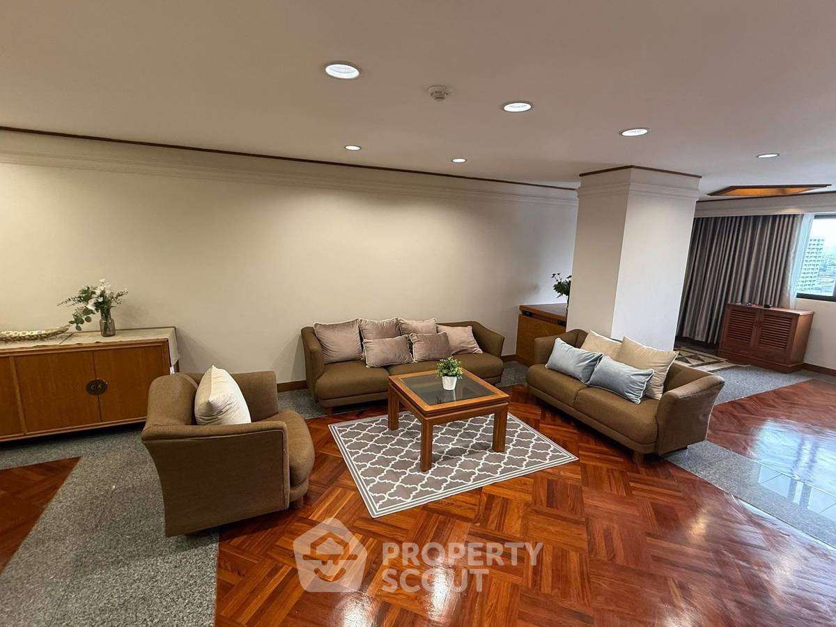 picture 2-BR Condo at United Tower Thong Lor near BTS Thong Lor (ID 2073356) - 6/15