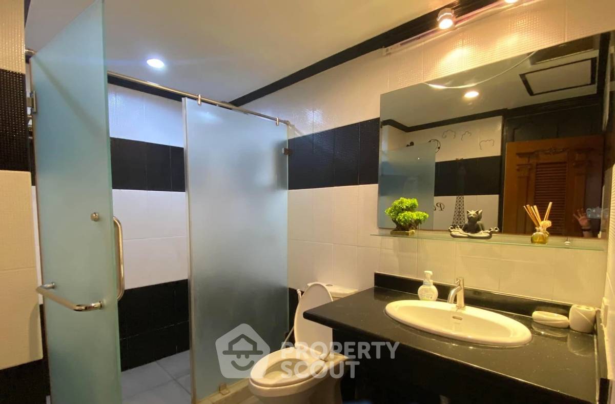 รูป คอนโด 3-ห้องนอน ที่ อโศก ทาวเวอร์ คอนโดมิเนียม ใกล้ MRT เพชรบุรี (ID 1504724) - รูปที่ 6/6