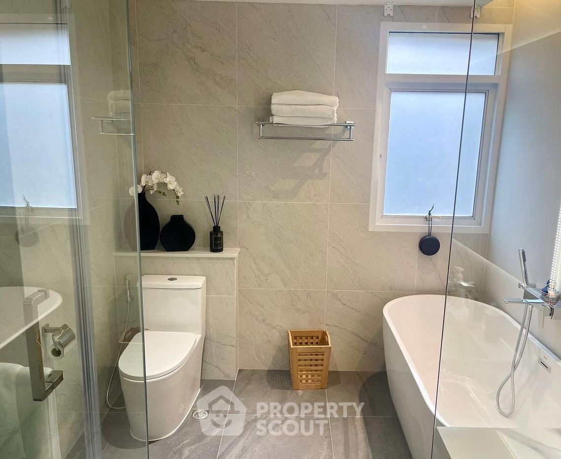 picture 2-BR Condo at The Rise Sukhumvit 39 near BTS Phrom Phong (ID 1983697) - 3/15