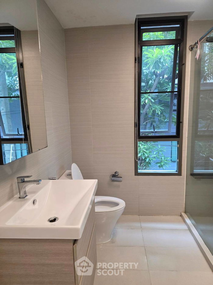 picture 2-BR Condo at Issara @ 42 Sukhumvit Condominium near BTS Ekkamai (ID 2138381) - 4/18